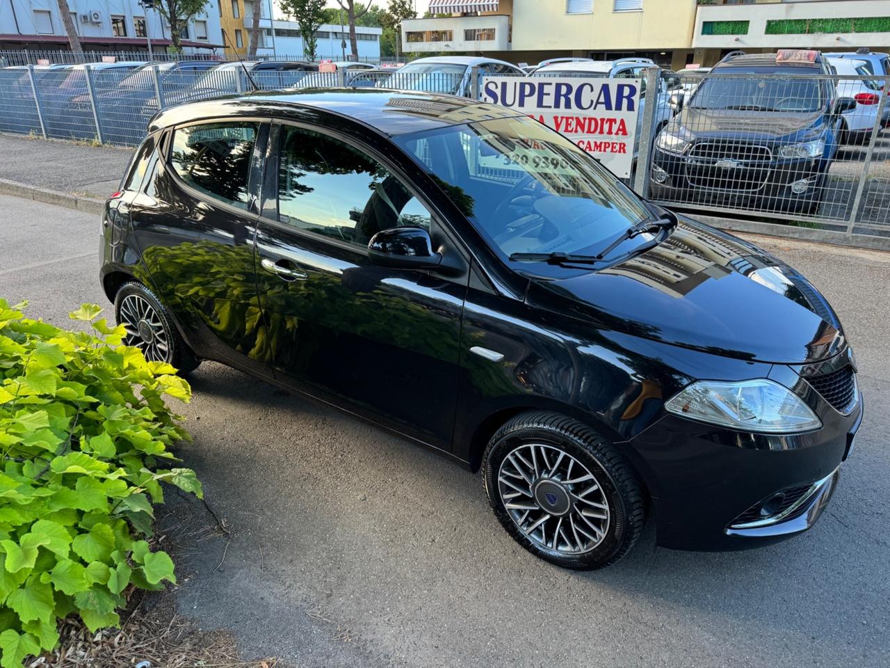 Lancia Ypsilon 1.3 MJT 95 cv neopaten garanzia 12 mesi