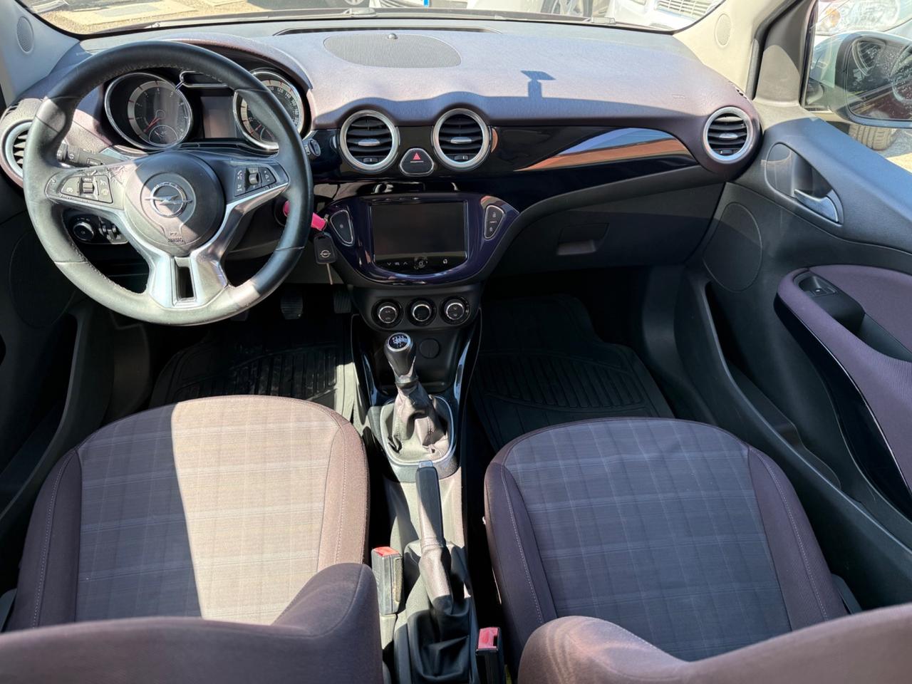 Opel Adam 1.2 70 CV Slam