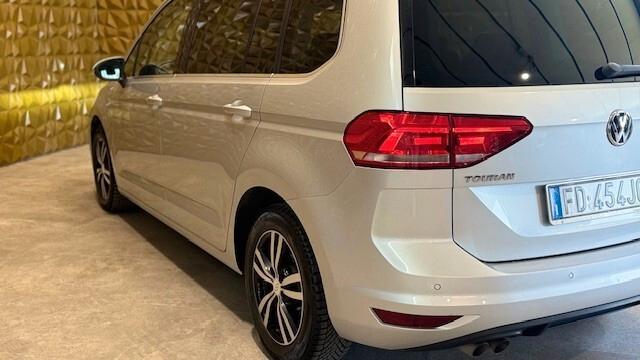 Volkswagen Touran 2.0 TDI 150 CV SCR DSG Executive BlueMotion Tech. 7 POSTI