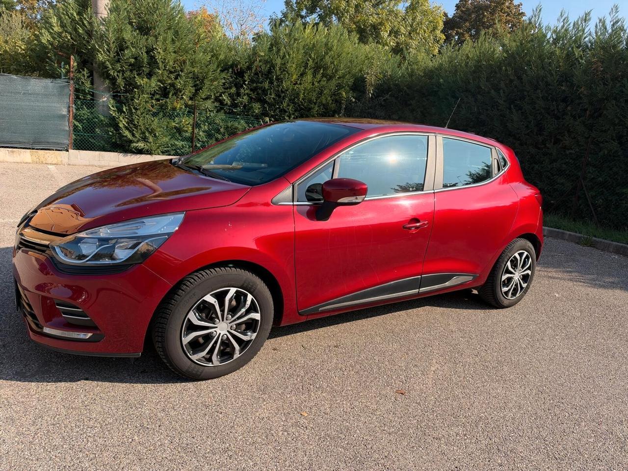 Renault Clio 1.2 - NAV. - NEOPATENTATI - 12 MESI DI GARANZIA -