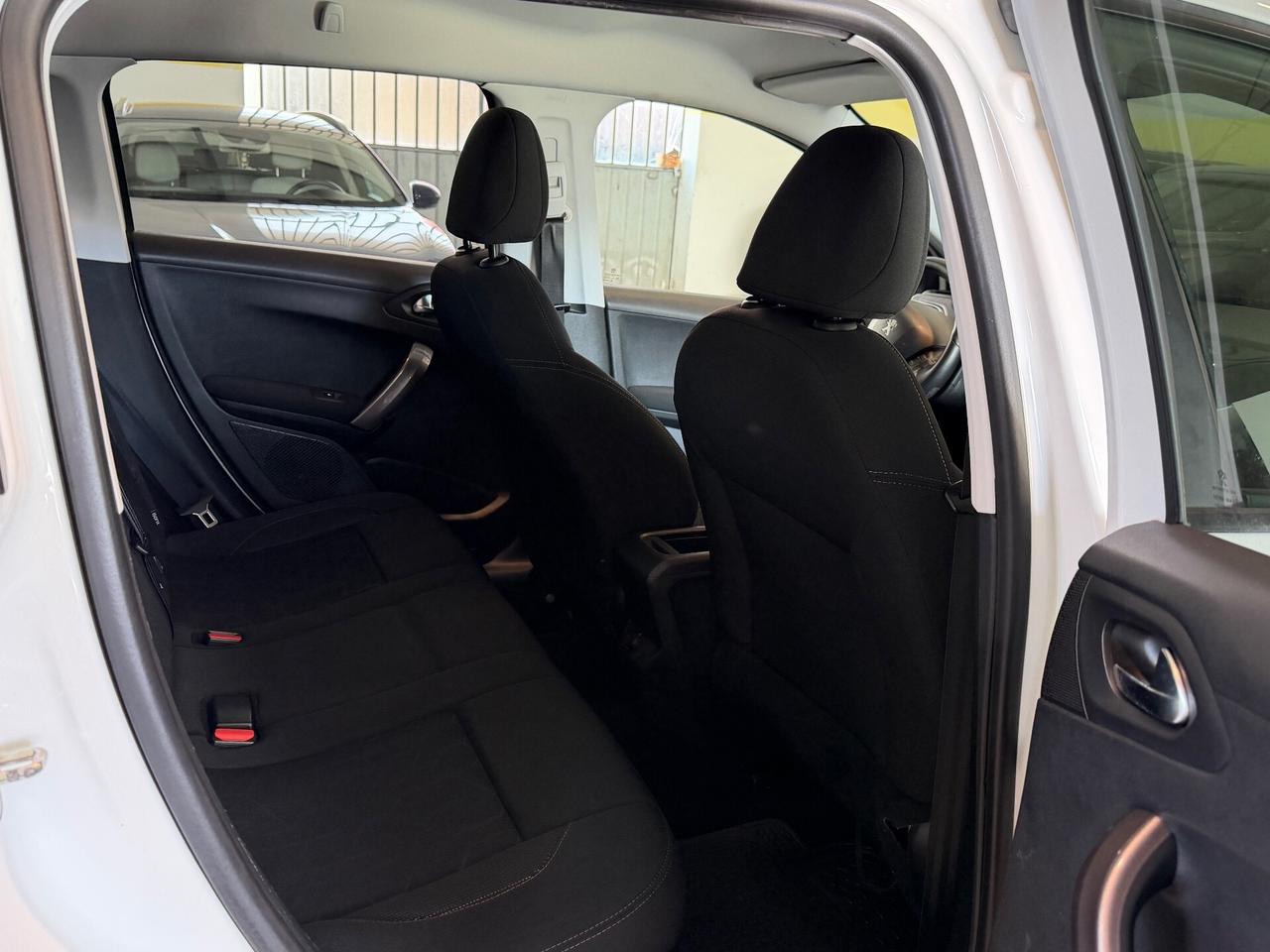 Peugeot 2008 1.6 BlueHDi 100CV Neopatentati