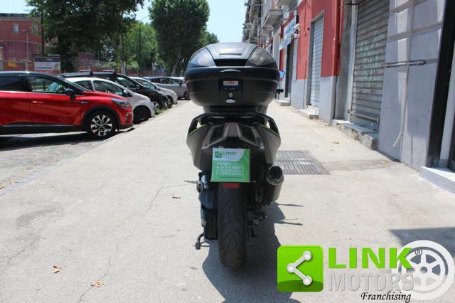 KYMCO AK 550 .
