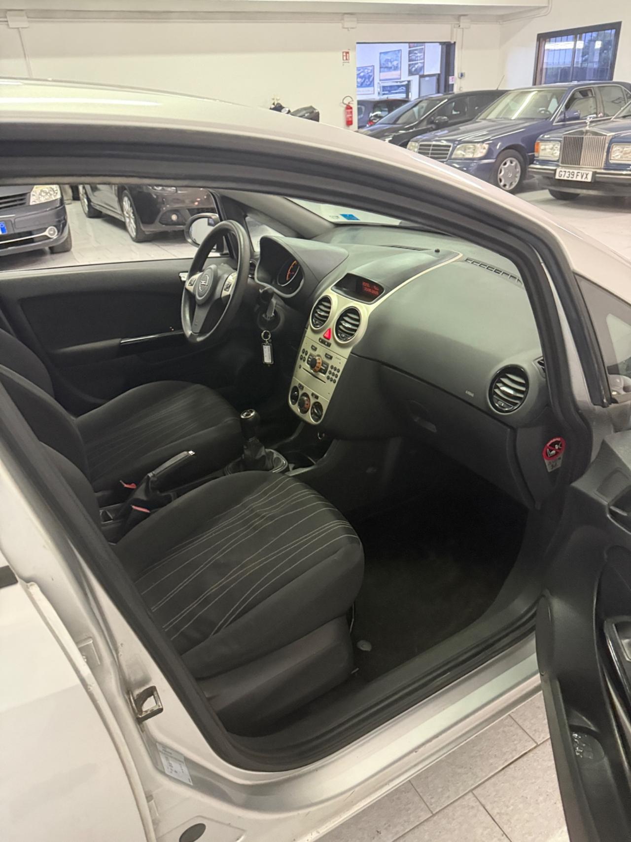Opel Corsa 1.2 5 porte Cosmo