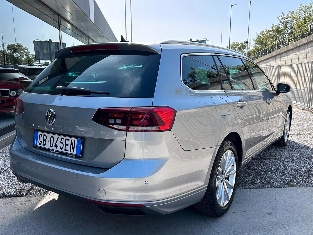 Volkswagen Passat Variant 1.6 TDI SCR DSG Business BMT