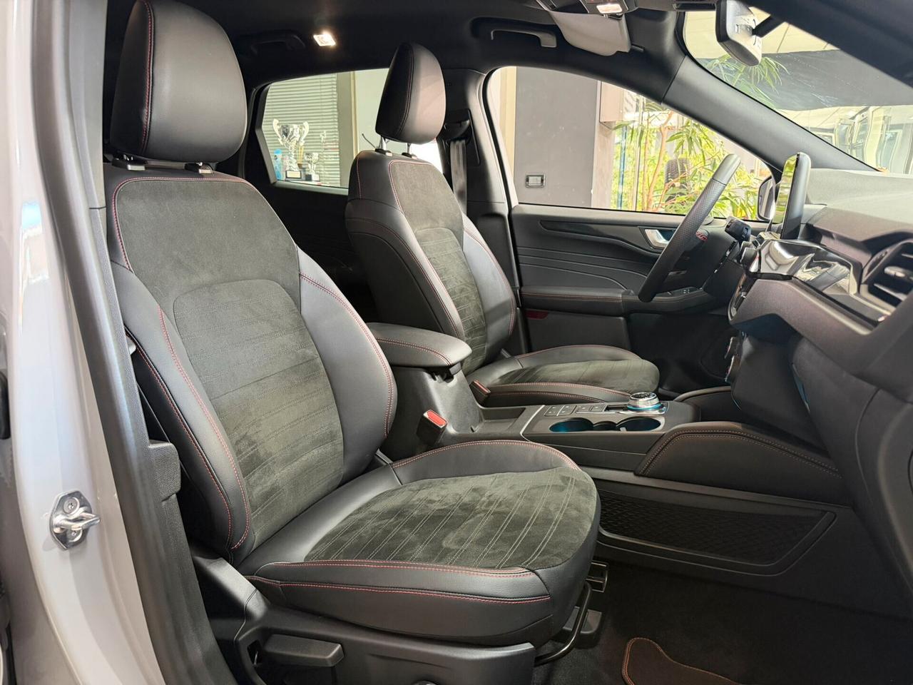 Ford Kuga 2.5 Full Hybrid CVT ST-Line