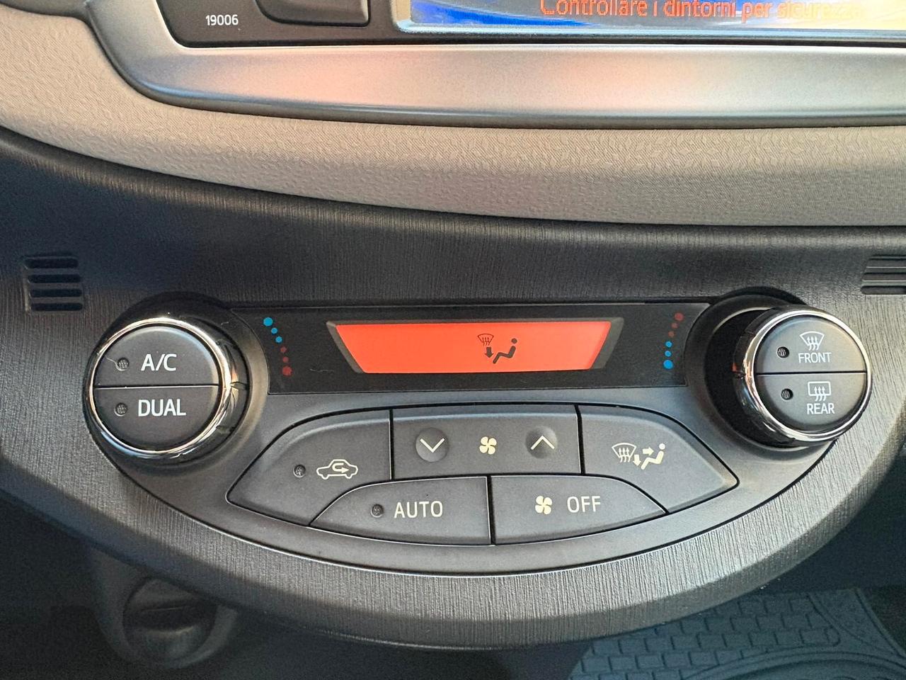 Toyota Yaris 1.3 5 porte Lounge