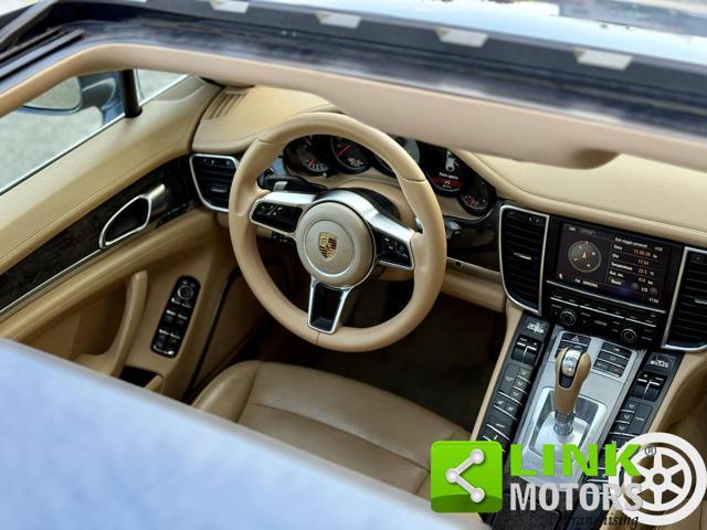 PORSCHE Panamera 4s