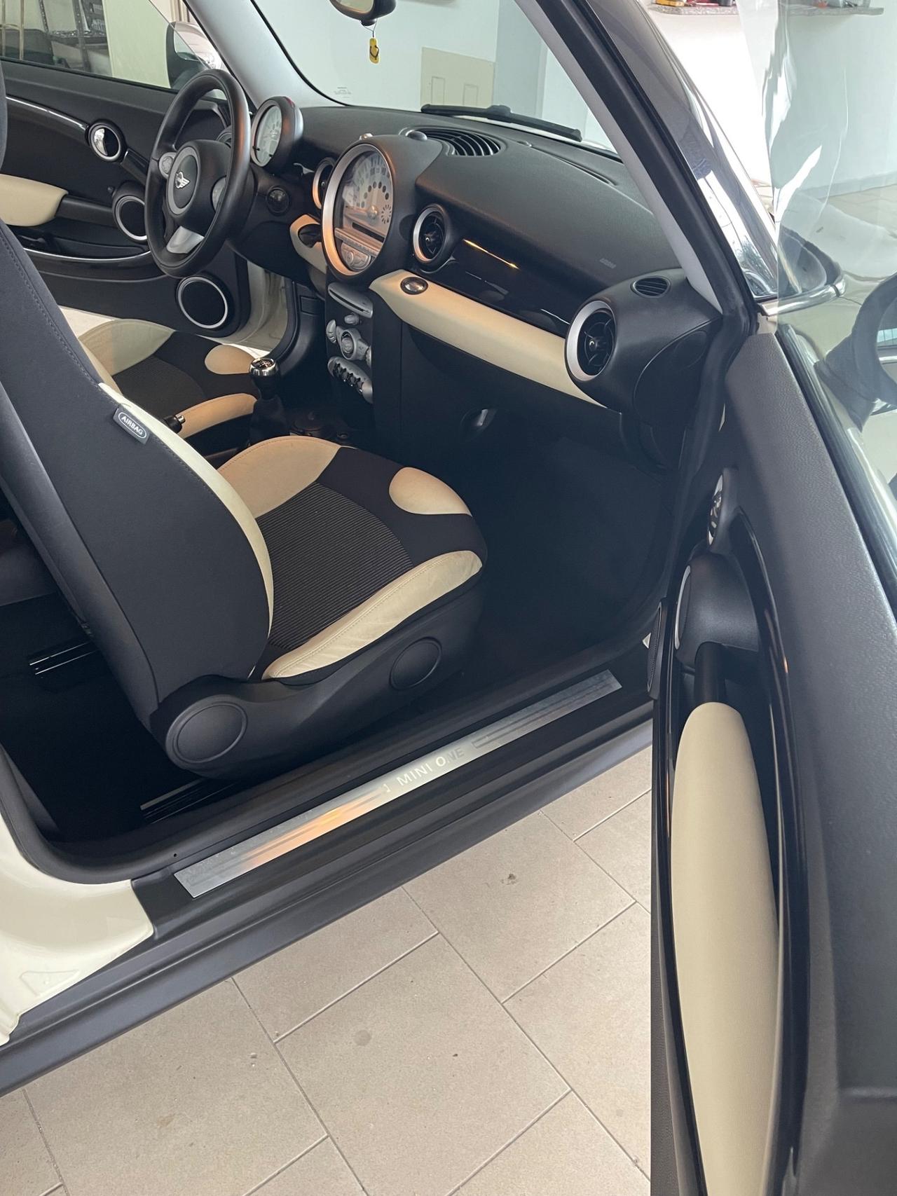 Mini 1.4 16V One Chili