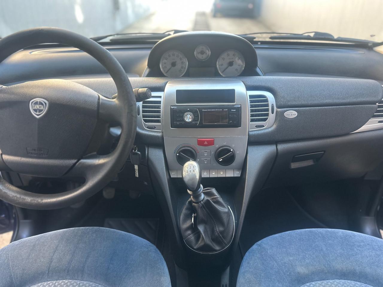 Lancia Ypsilon BICOLORE