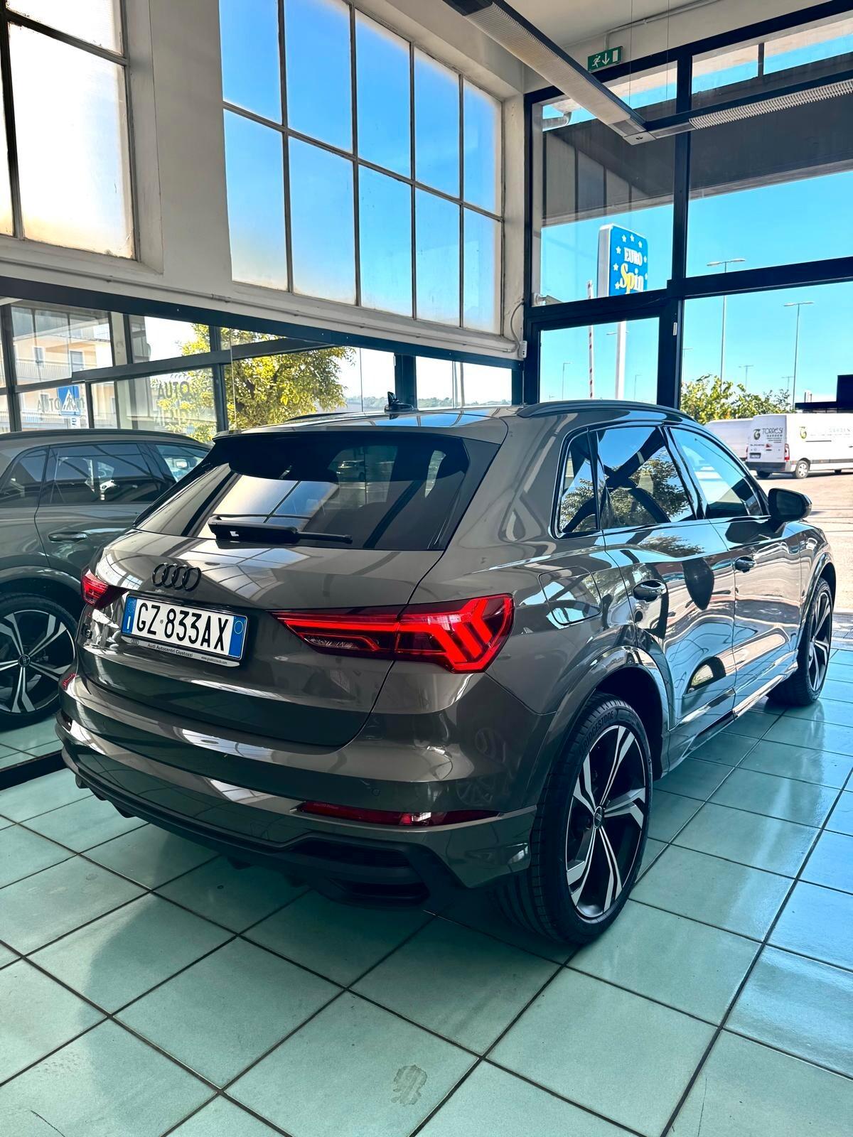 Audi Q3 35 TDI S tronic Identity Black