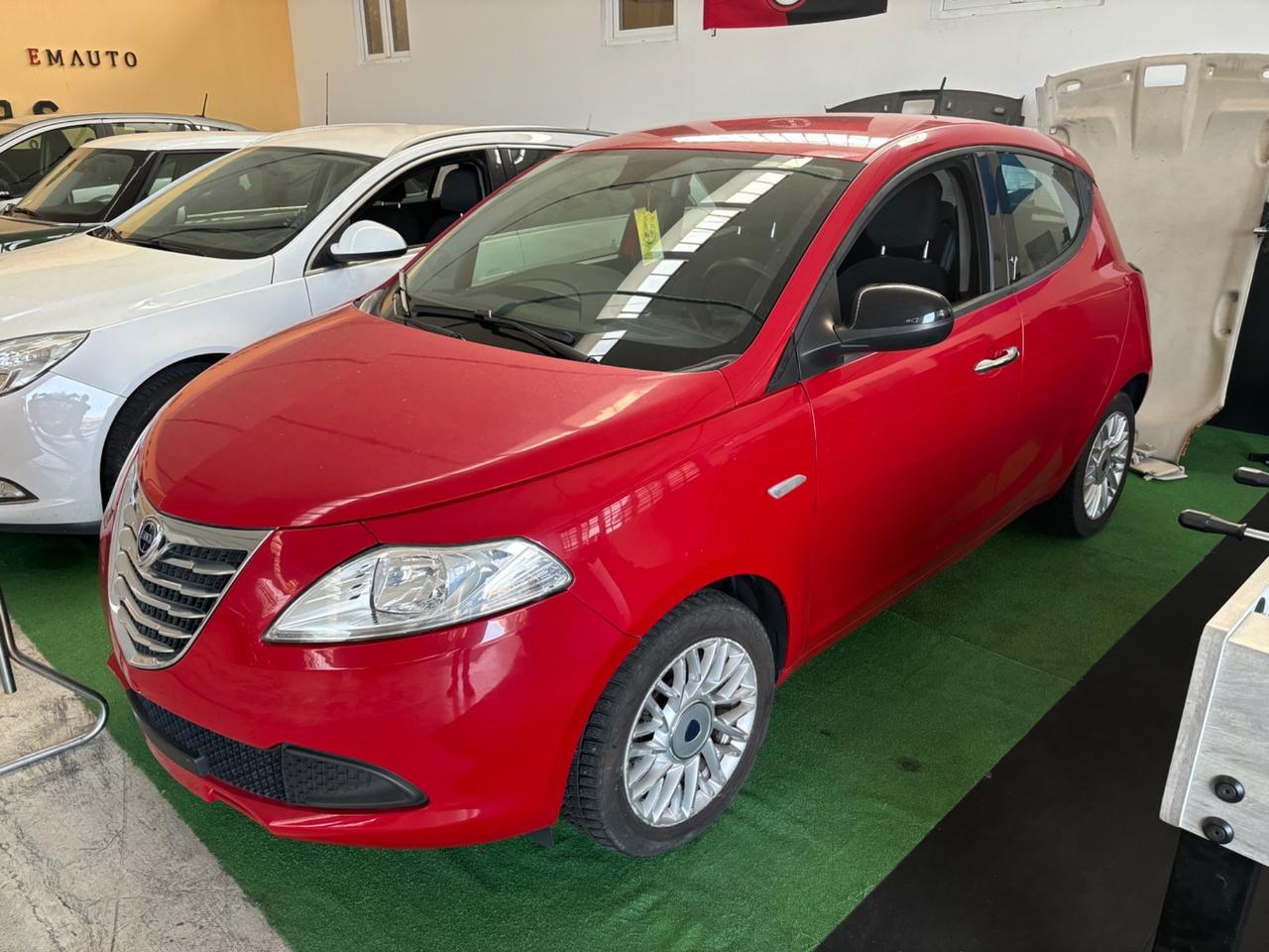 Lancia Ypsilon 0.9 TwinAir 85 CV 5 porte S&S Gold