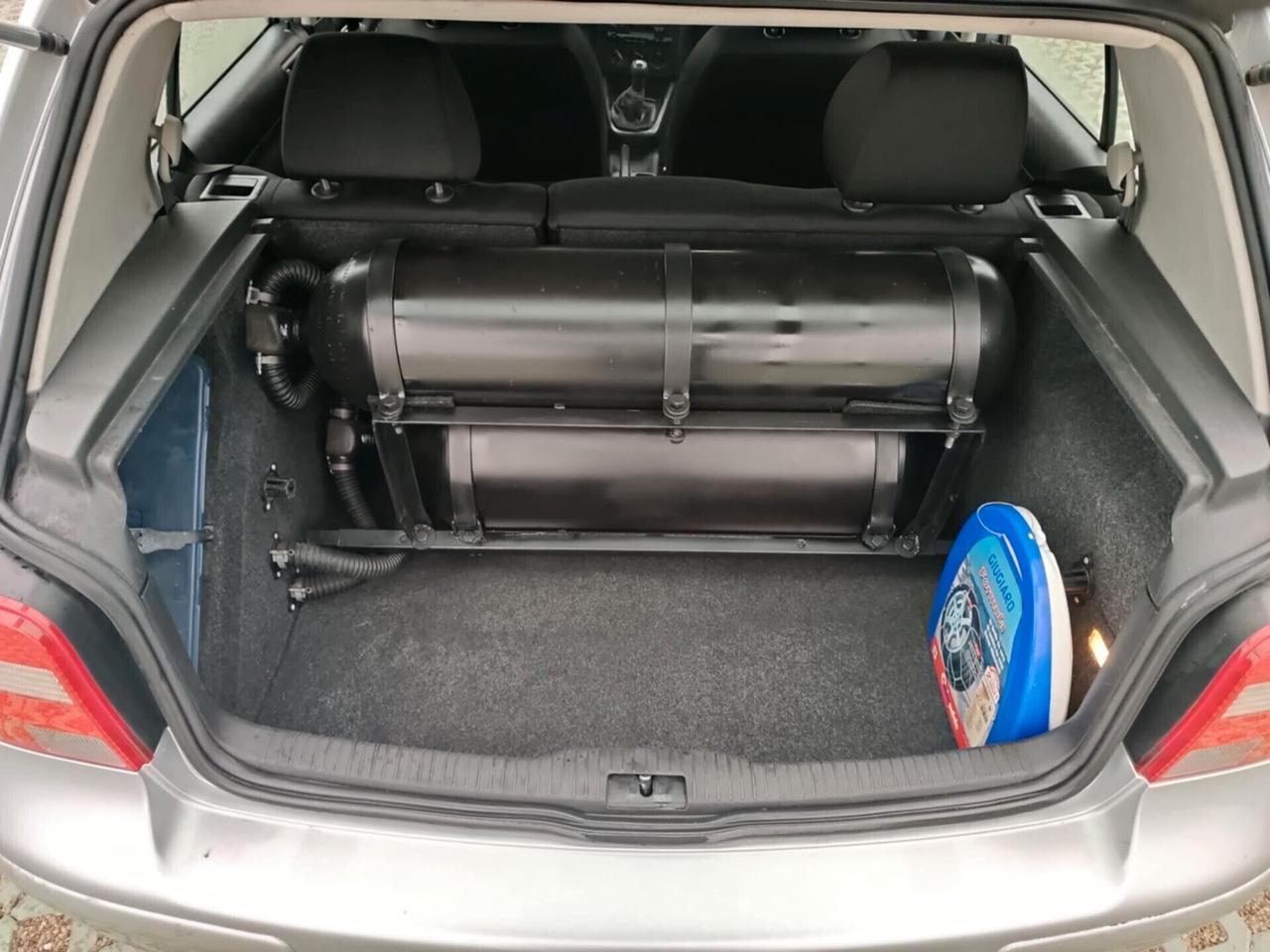 Volkswagen Golf 1.4 16V cat 5 porte