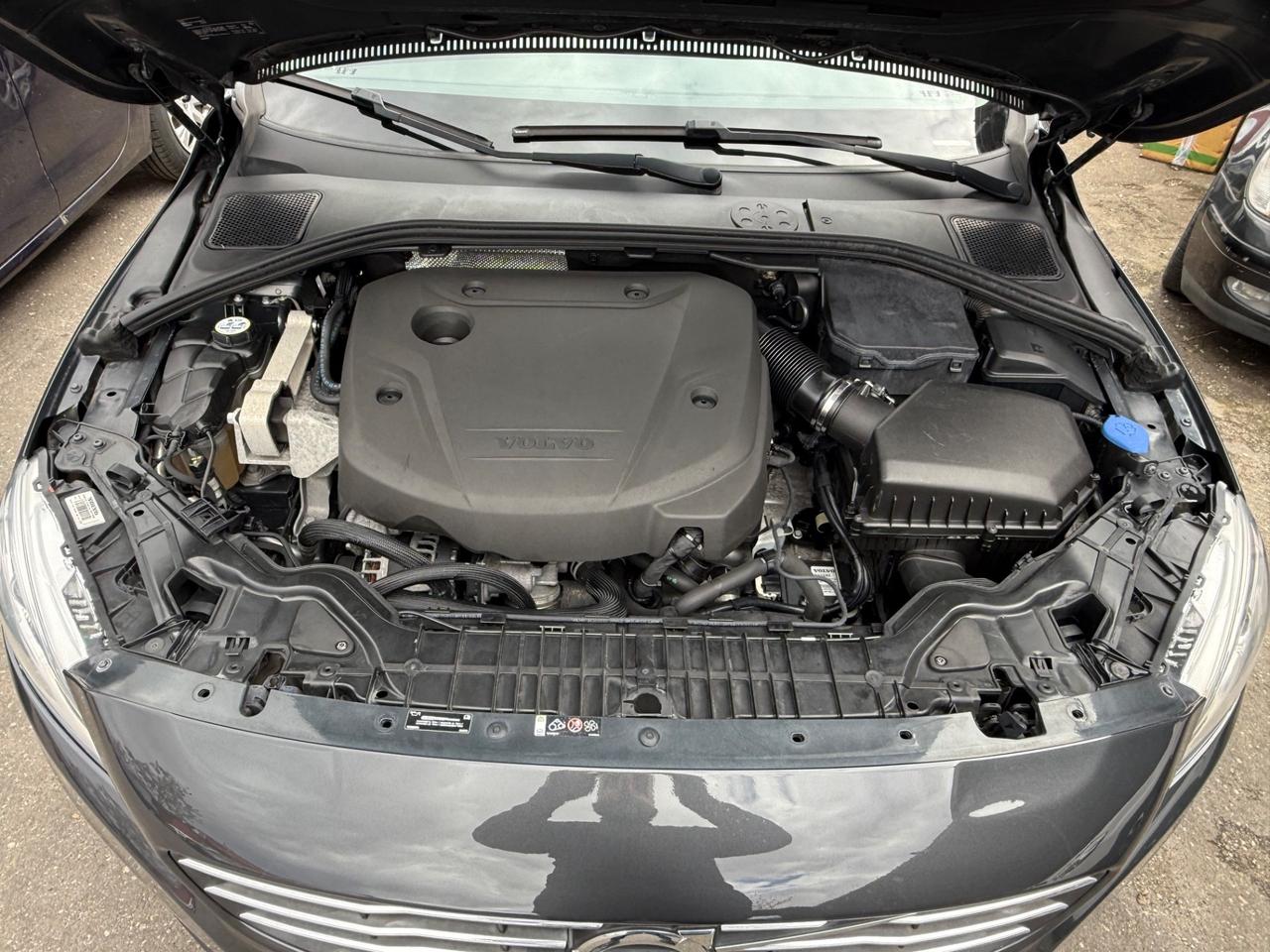 V60 D4 181 cv-Geartronic -Momentum-E6-unipro-