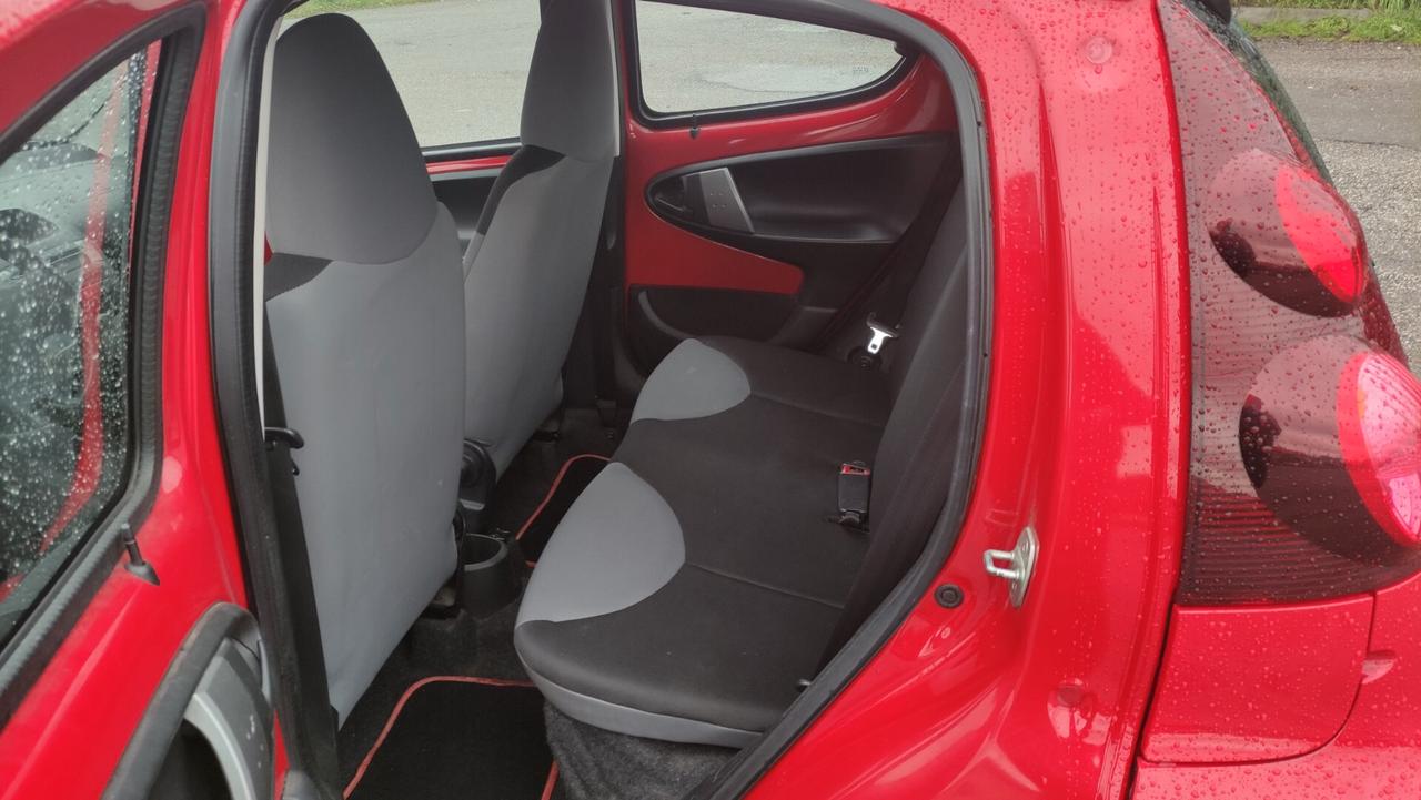 Peugeot 107 1.0 68CV 5p. NEOPATENTATI - 2012