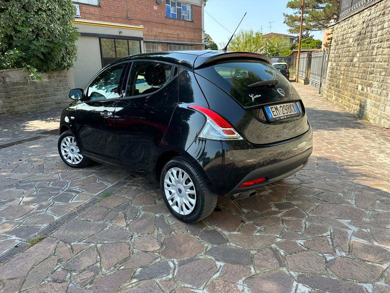 Lancia Ypsilon 1.2 69 CV 5 porte S&S Gold neopatentati
