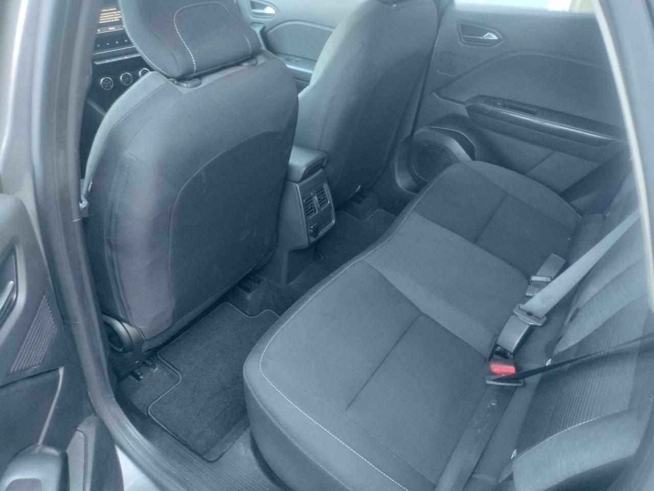 Renault Captur 1.5 DCI 116 C.V. CAMBIO AUTOMATICO NAVIGATORE FARI FULL LED SOLI KM 96230 GARANZIA 12 MESI