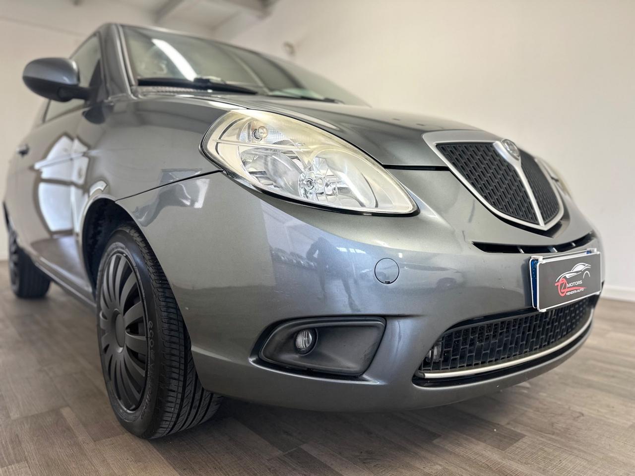 Lancia Ypsilon 1.2 Argento NEOPATENTATI