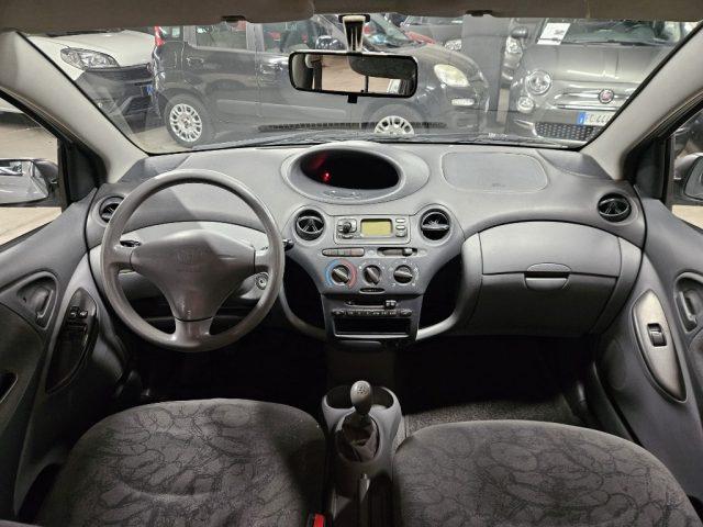 TOYOTA Yaris 1.0i 16V cat 5 porte