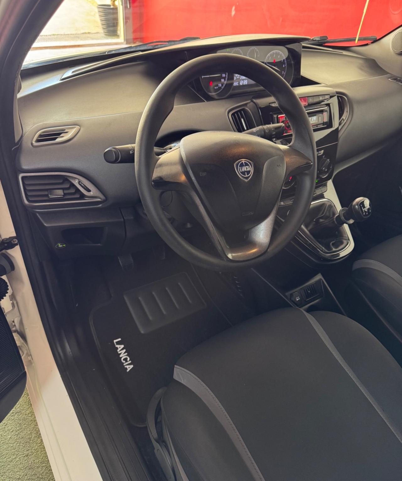 Lancia Ypsilon 1.2 69 CV 5 porte GPL Ecochic Silver