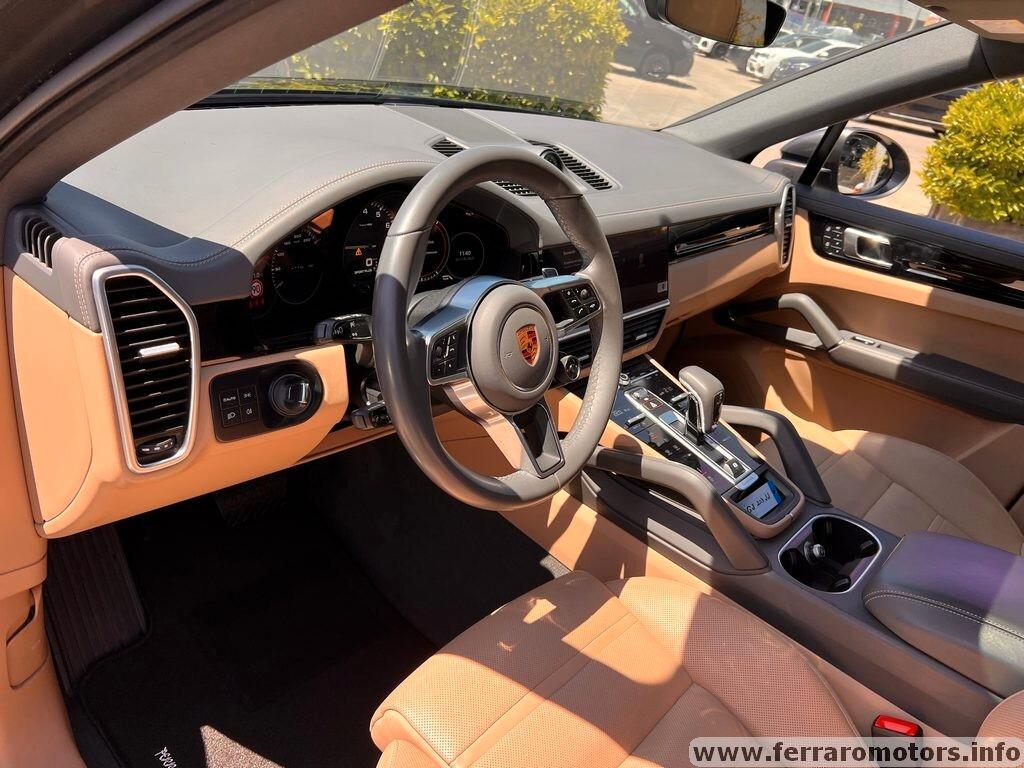 Porsche Cayenne Coupé 3.0 V6 E-Hybrida soli 779 euro al mese