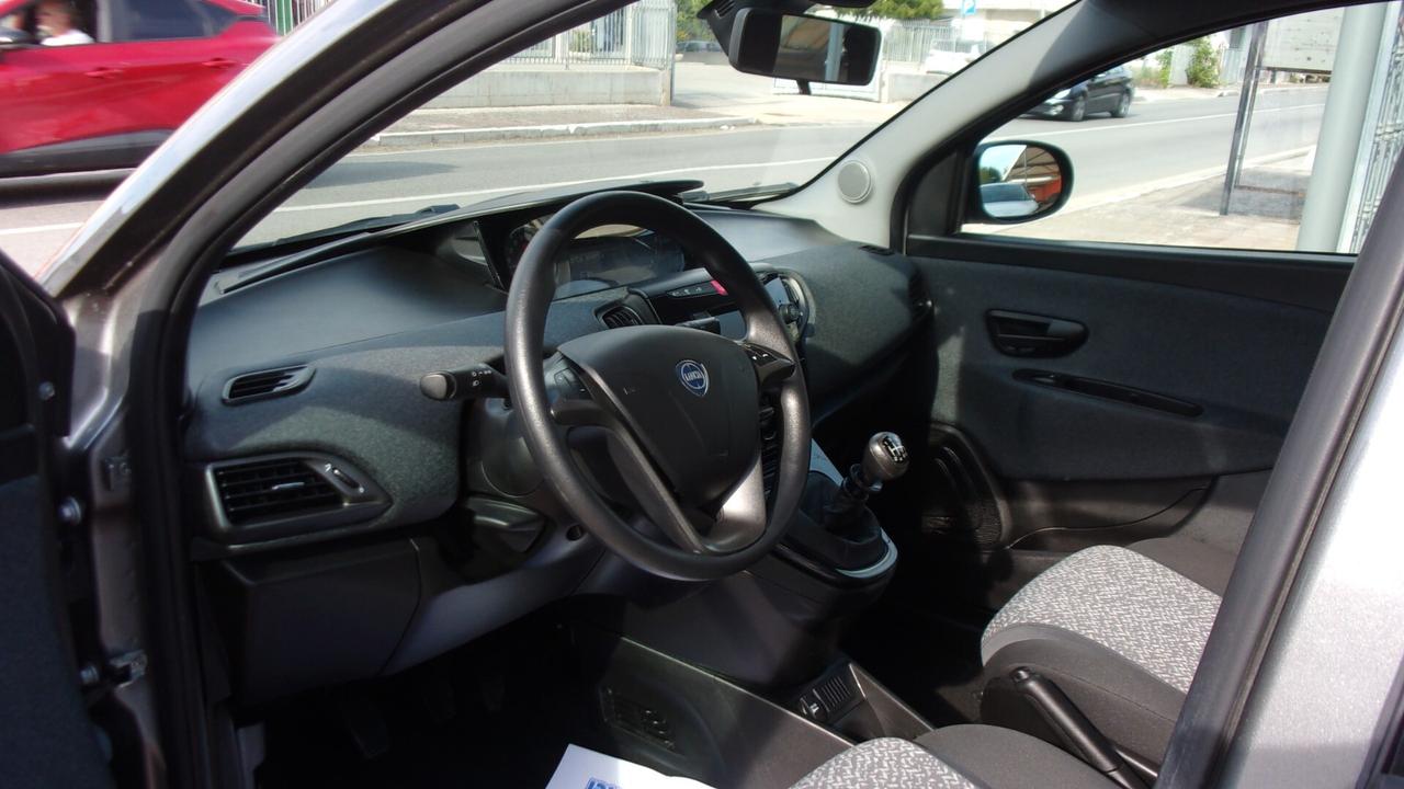 Lancia Ypsilon 1.0 FireFly 5 porte S&S Hybrid Ecochic Gold