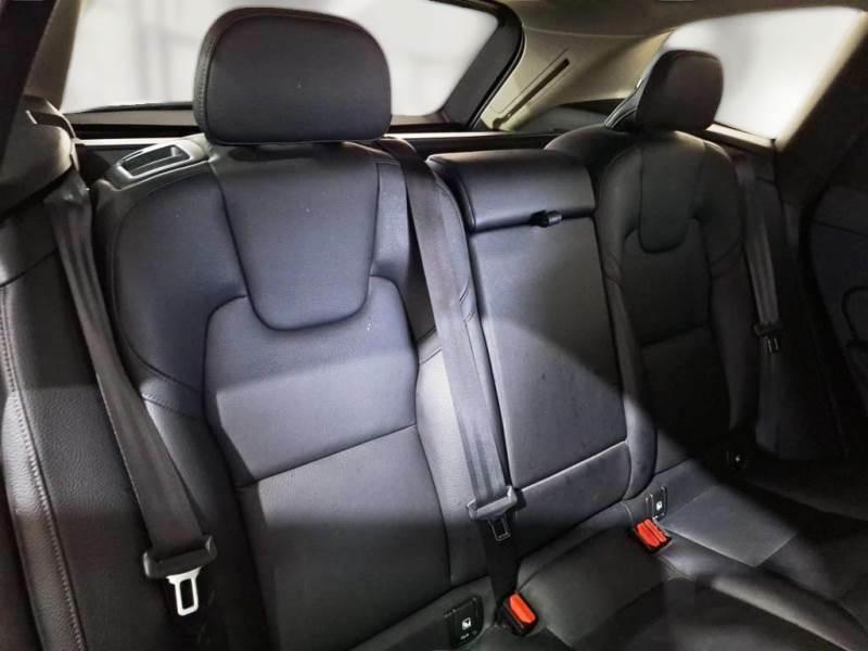 VOLVO XC60 B4 D automatico Momentum Pro