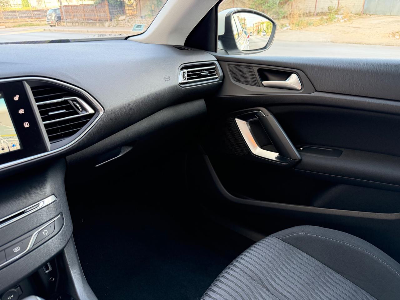 Peugeot 308 1.6 HDi 92 CV BERLINA *140.000km*