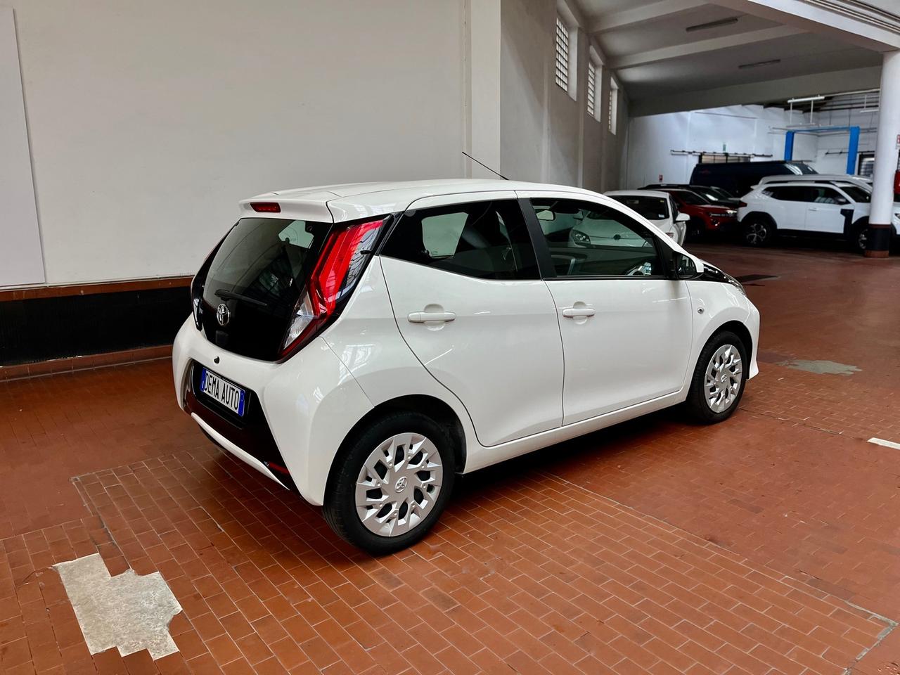 Toyota Aygo Connect 5p 1.0 x-cool 72cv