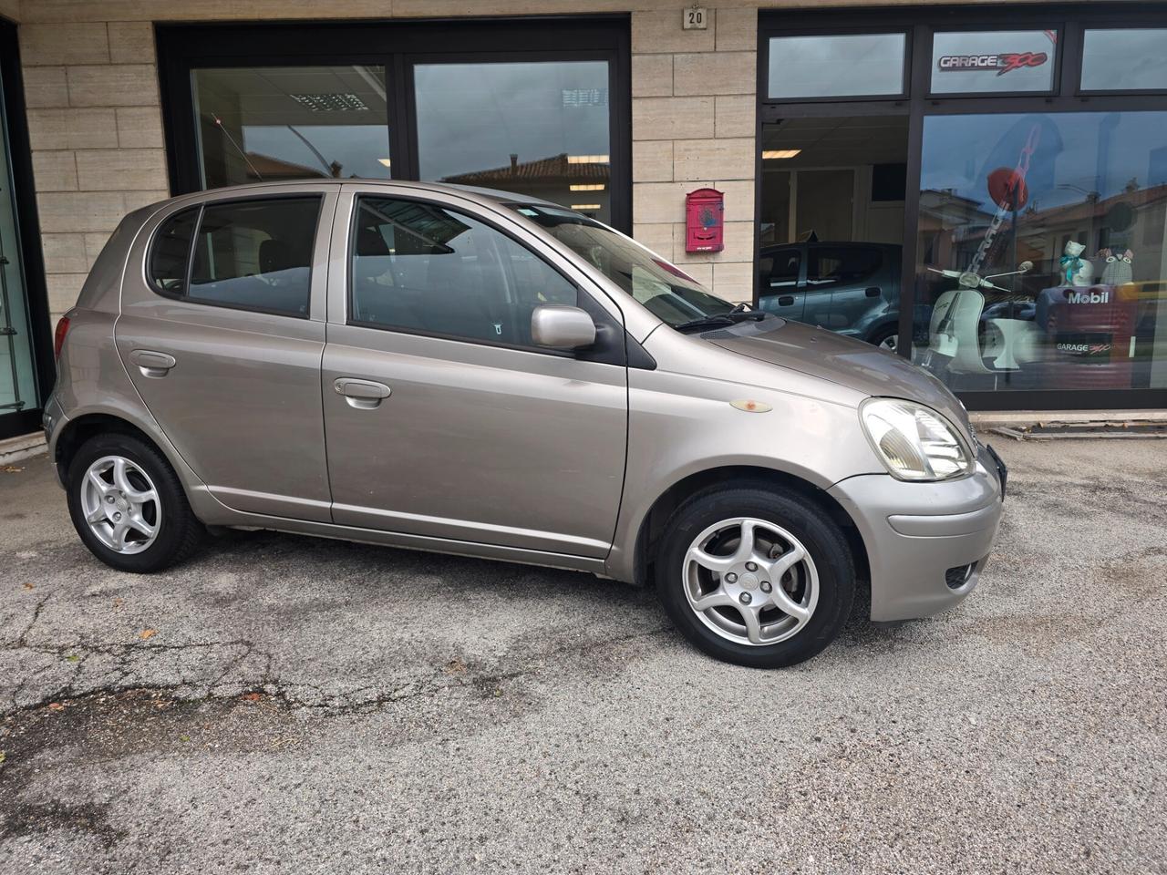 Toyota Yaris 1.0i 16V cat 5 porte Expo