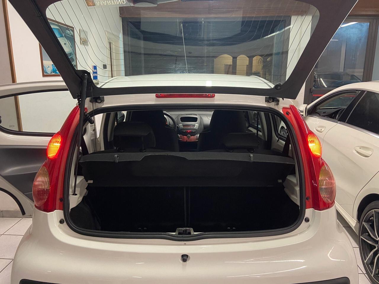 Peugeot 107 1.0 68CV 5p. Sweet Years 2Tronic