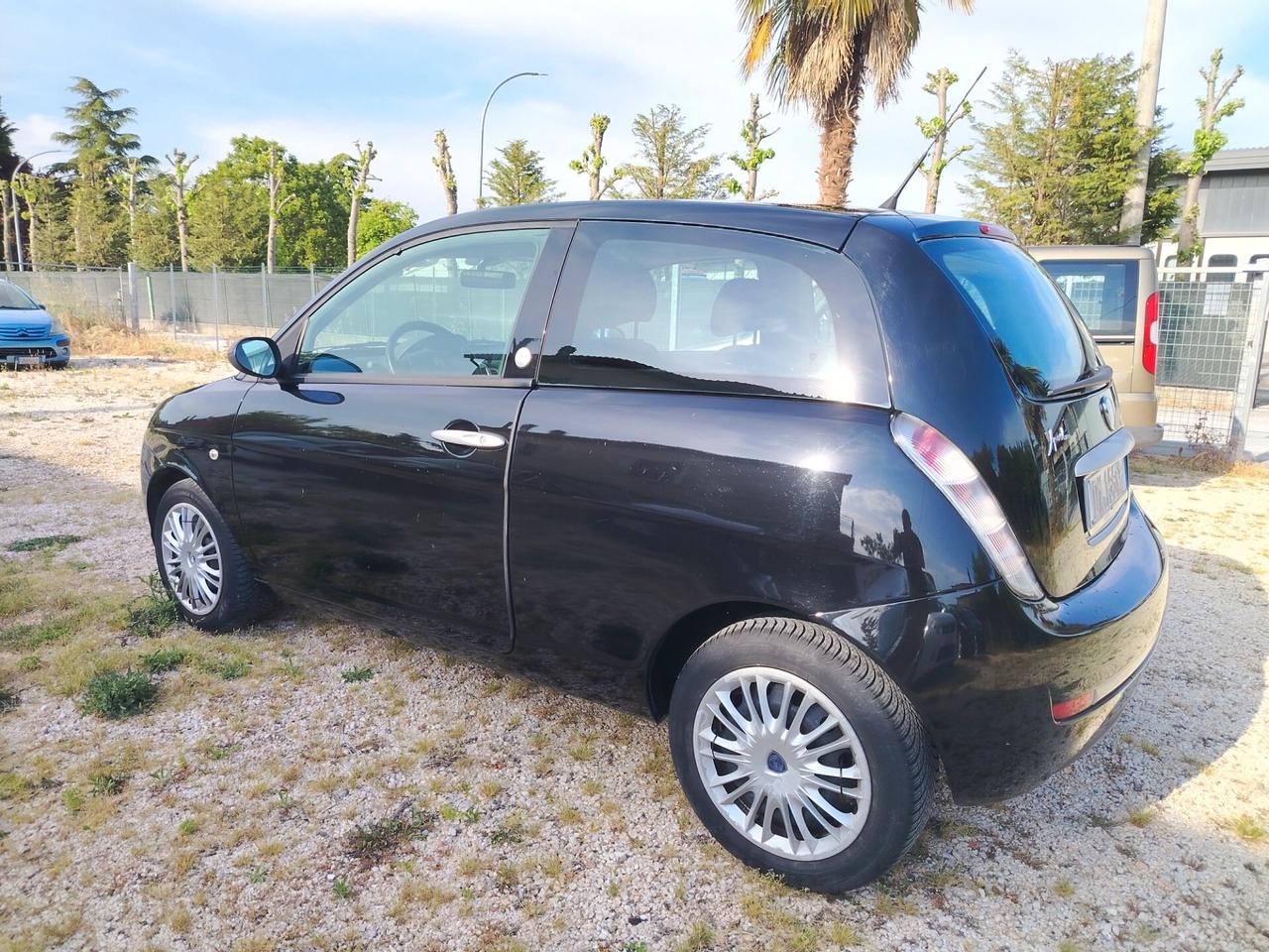 Lancia Ypsilon 1.4 Argento Ecochic GPL