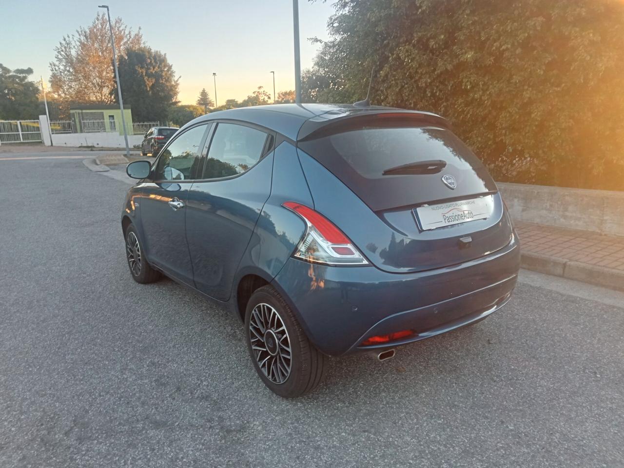 Lancia Ypsilon 1.0 FireFly 5 porte S&S Hybrid Platino
