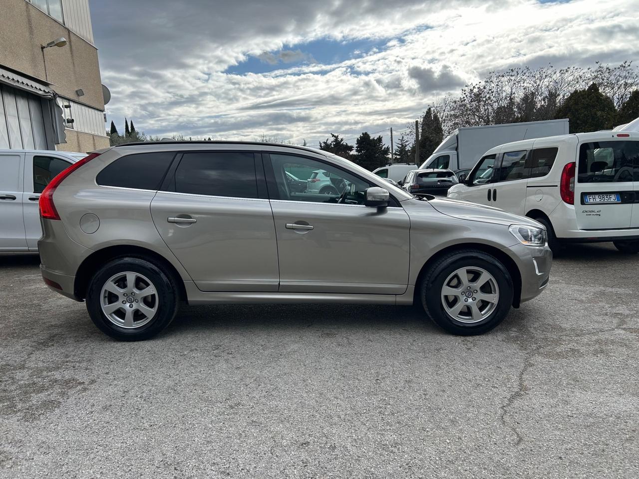 Volvo XC 60 XC60 D4 R-design Momentum Euro6