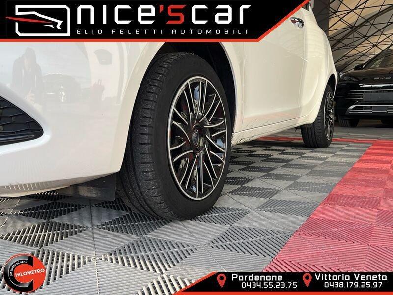 Lancia Ypsilon 1.0 FireFly 5 porte S&S Hybrid Ecochic Gold