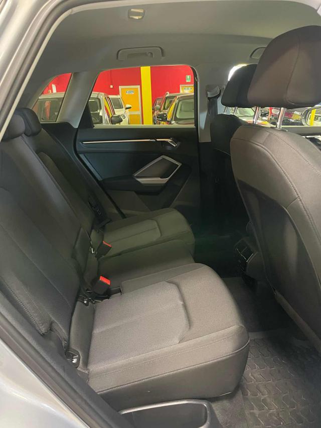 AUDI Q3 35 TDI S tronic Business Advanced