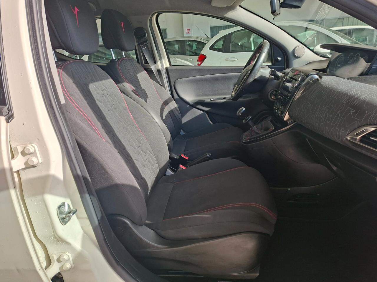 Lancia Ypsilon 1.2 69 CV 5 porte Platinum