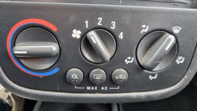 OPEL Corsa 1.2i 16V cat 5 porte Club