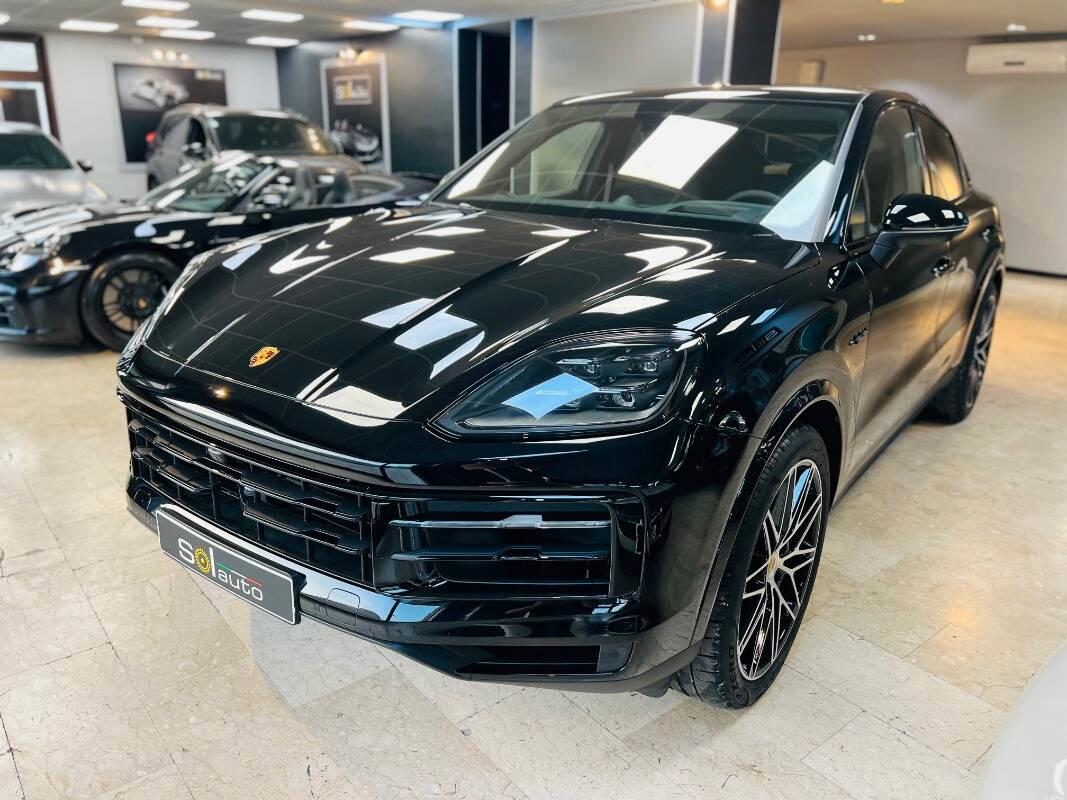 Porsche Cayenne Coupe Coupe e-hybrid Face lift 2024 auto nuova