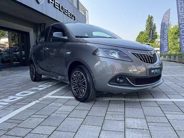 Lancia Ypsilon 1.0 FireFly 5 porte S&S Hybrid Ecochic Silver