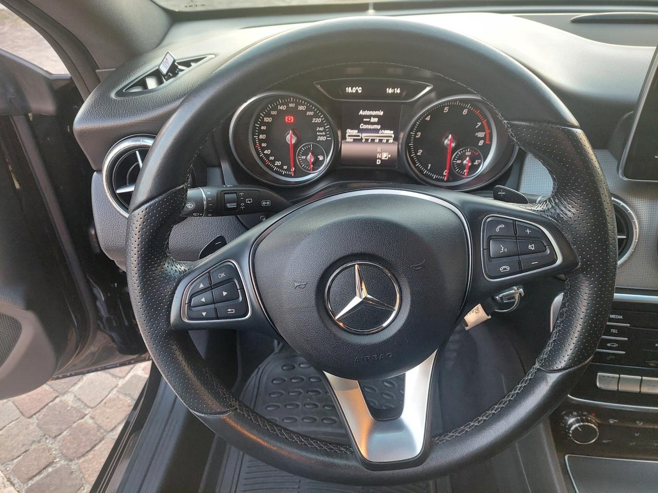 Mercedes-benz CLA 180 S.W. #MP