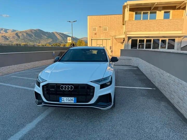 Audi Q8 50TDI 286CV COMPETITION BANG&OLUFSEN 23" CARBONIO