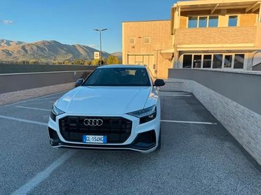 Audi Q8 50TDI 286CV COMPETITION BANG&OLUFSEN 23" CARBONIO