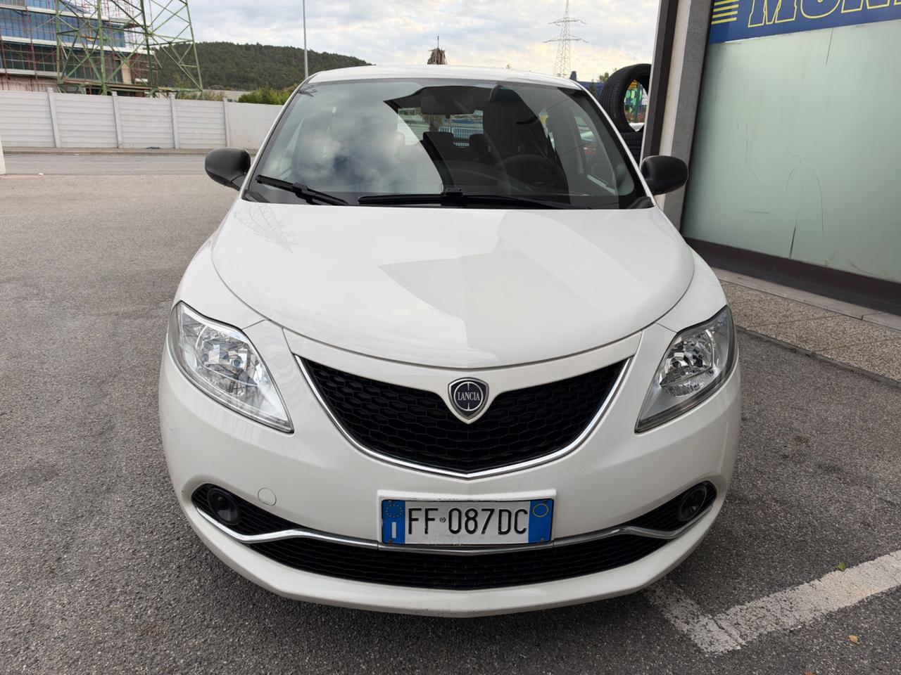 Lancia Ypsilon 1.2 69 CV 5 porte Silver