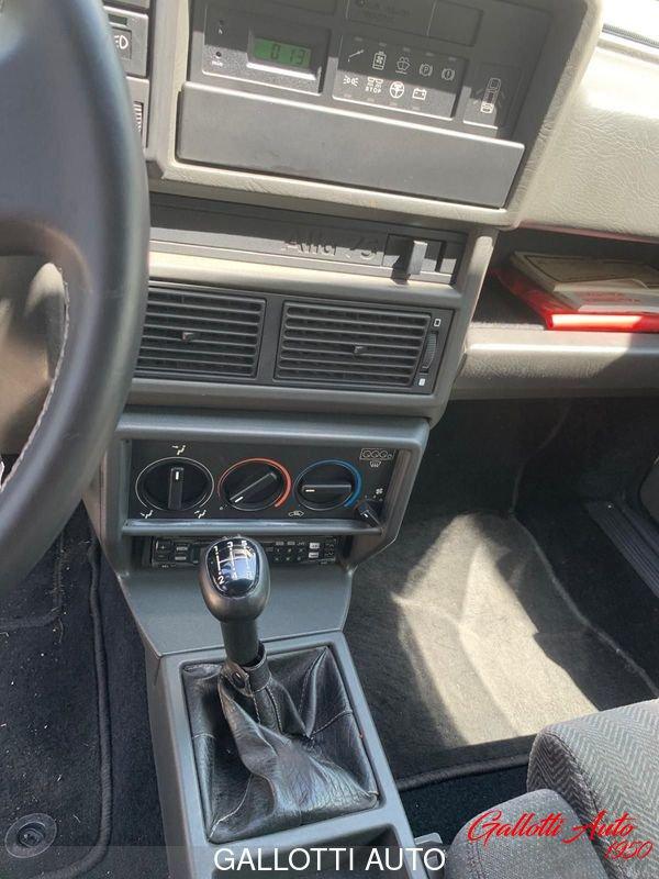 Alfa Romeo 75 3.0i V6 America