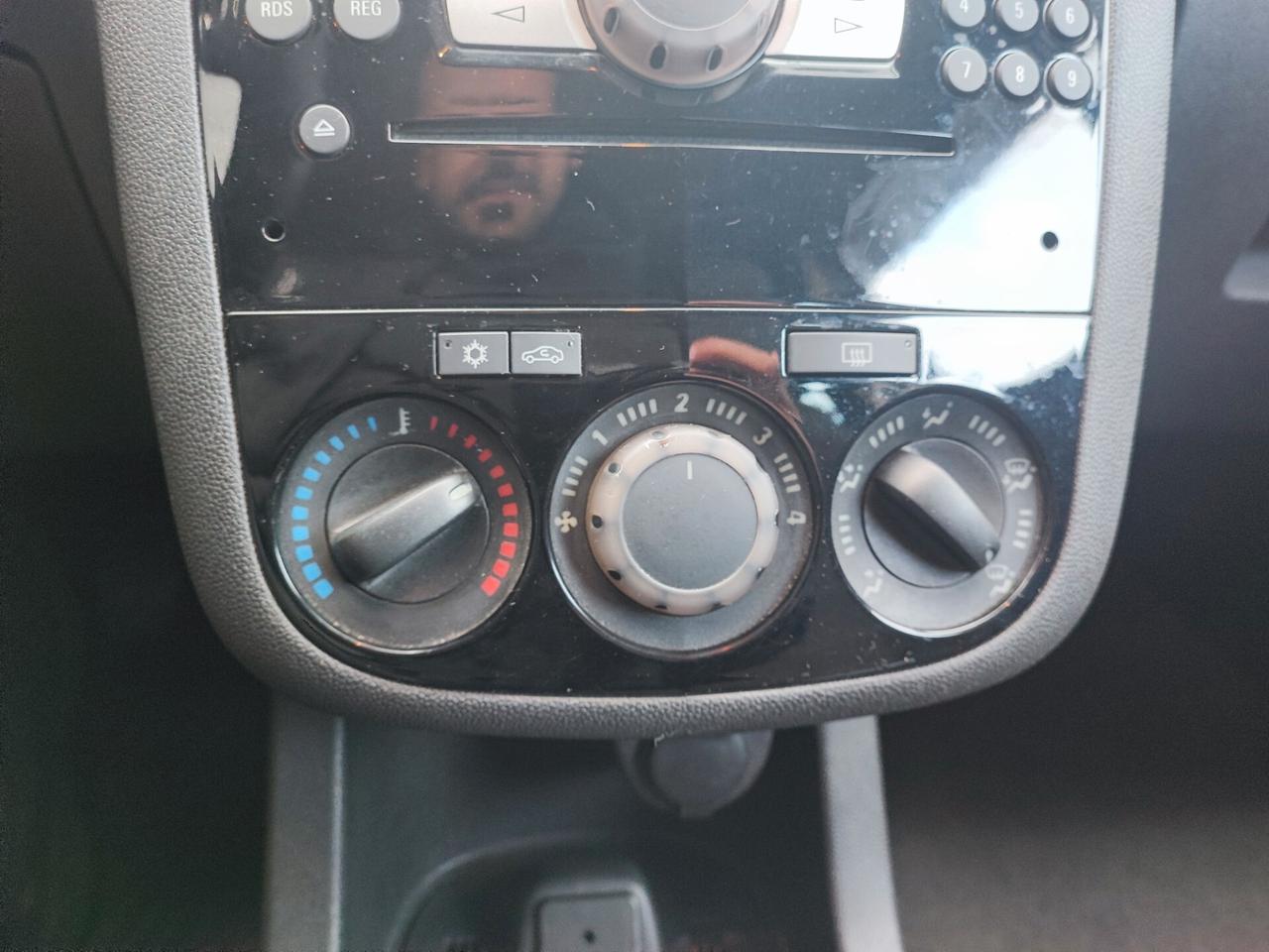 Opel Corsa 1.2 GPL-TECH b-color