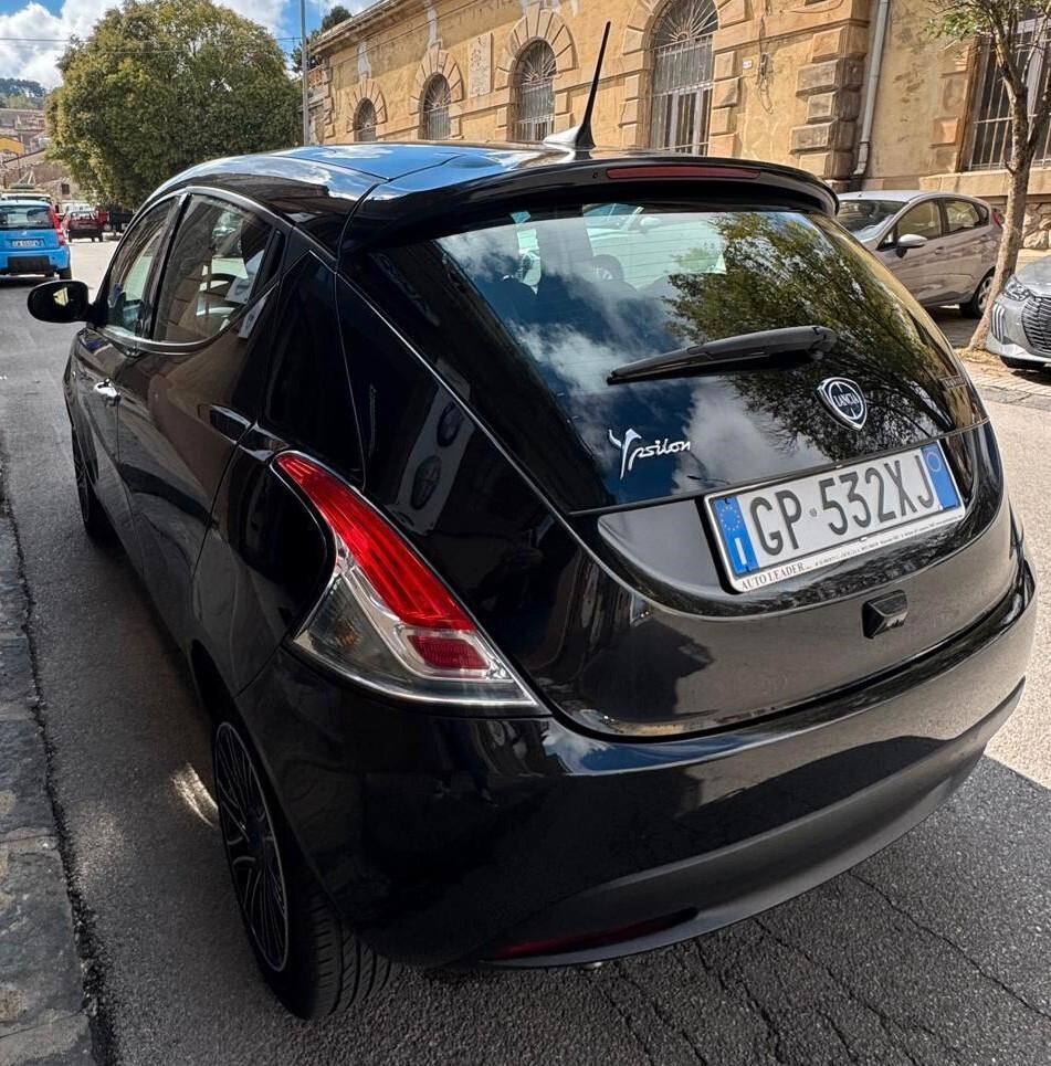 Lancia Ypsilon 1.0 FireFly 5 porte S&S Hybrid Gold