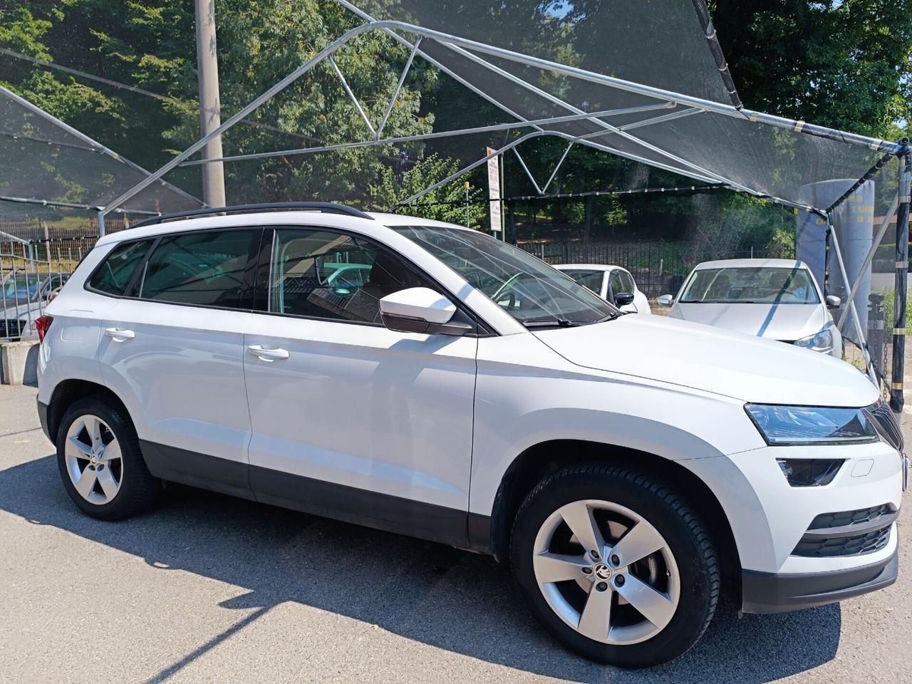 Skoda Karoq 1.6 TDI SCR DSG Executive NAVI, RETROCAMERA