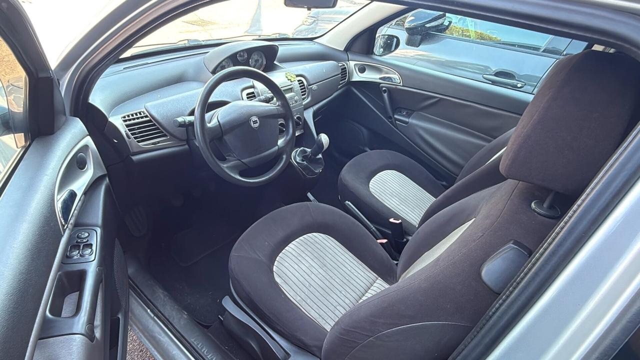 Lancia Ypsilon 1.3 MJT 75 CV Oro Bianco
