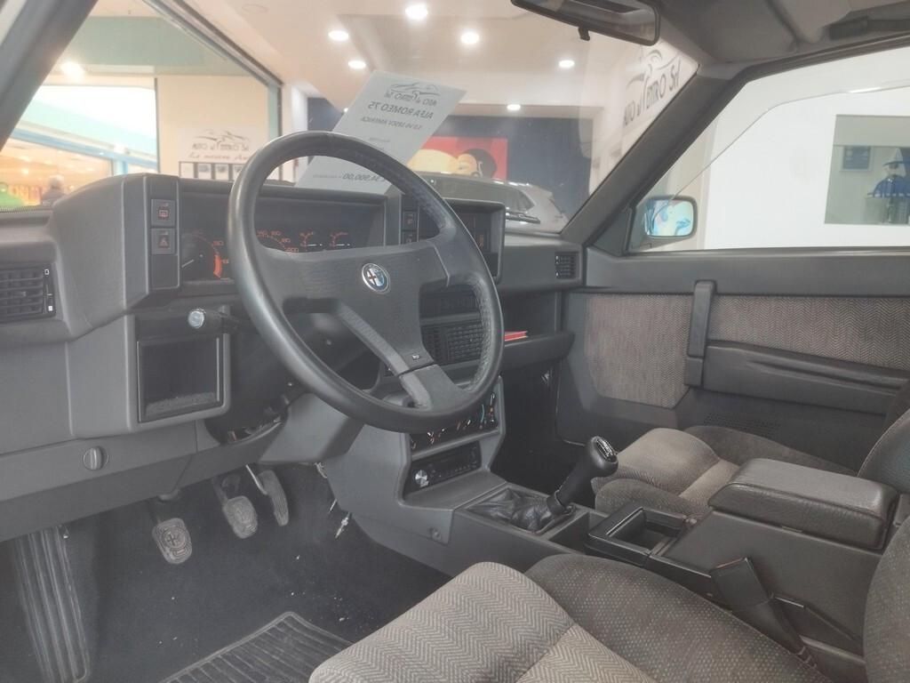 Alfa Romeo 75 3.0i V6 America