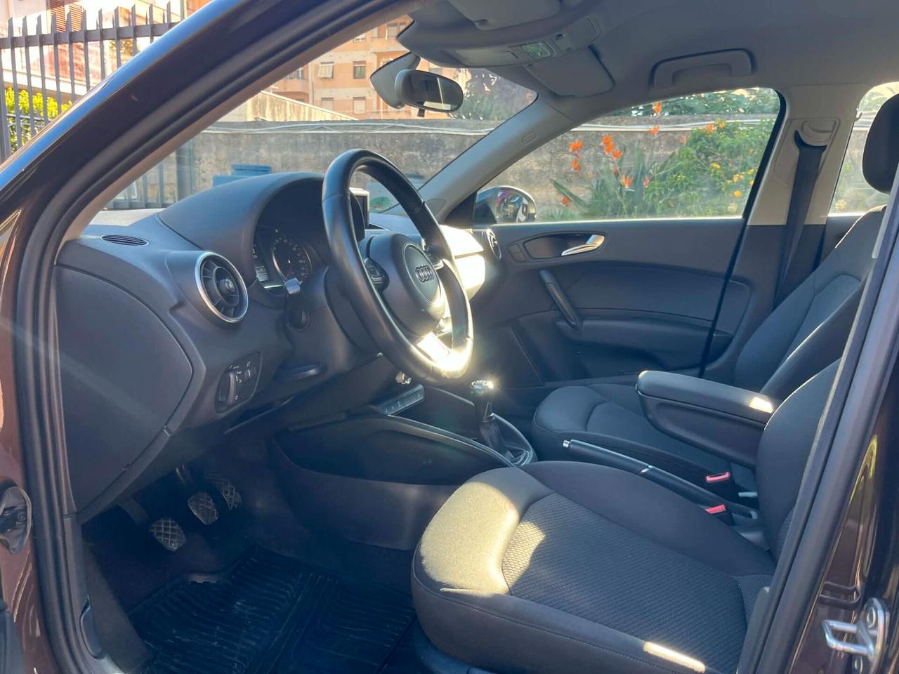 AUDI A1 1.6 TDI 105CV AMBITION 2015 BI-XENON